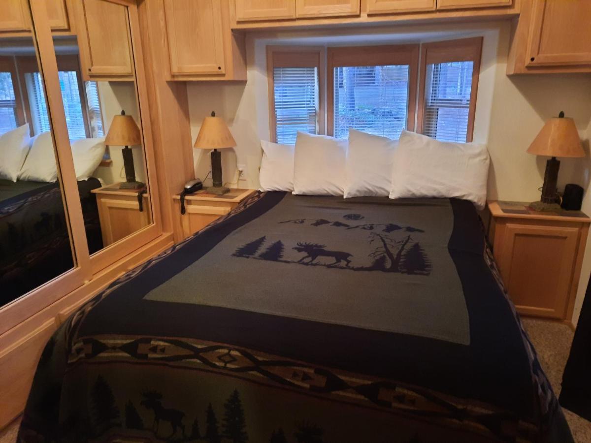 Willamette Pass Inn & Chalets Odell Lake ภายนอก รูปภาพ