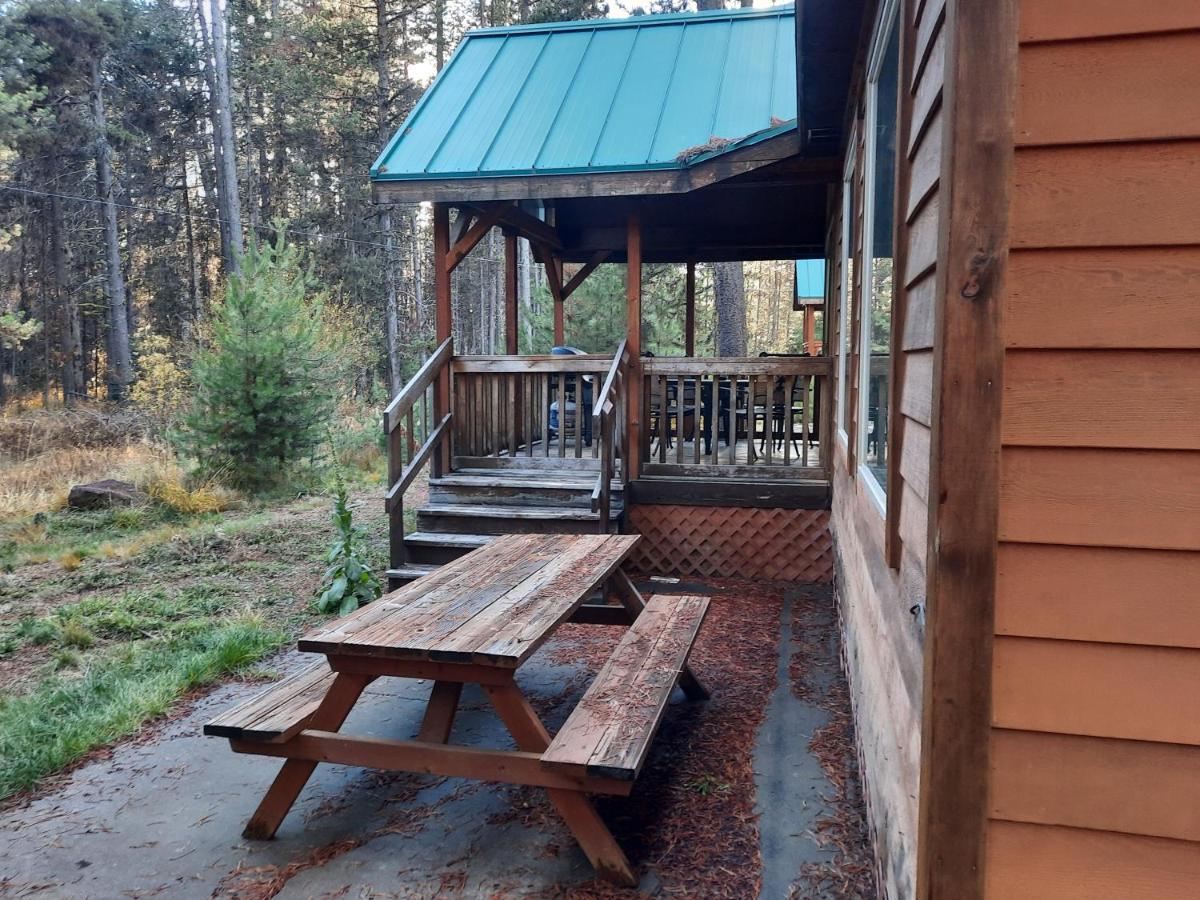 Willamette Pass Inn & Chalets Odell Lake ภายนอก รูปภาพ