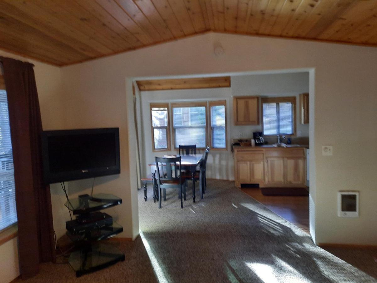 Willamette Pass Inn & Chalets Odell Lake ภายนอก รูปภาพ