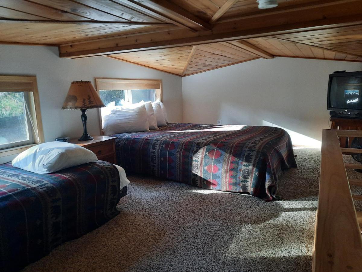 Willamette Pass Inn & Chalets Odell Lake ภายนอก รูปภาพ