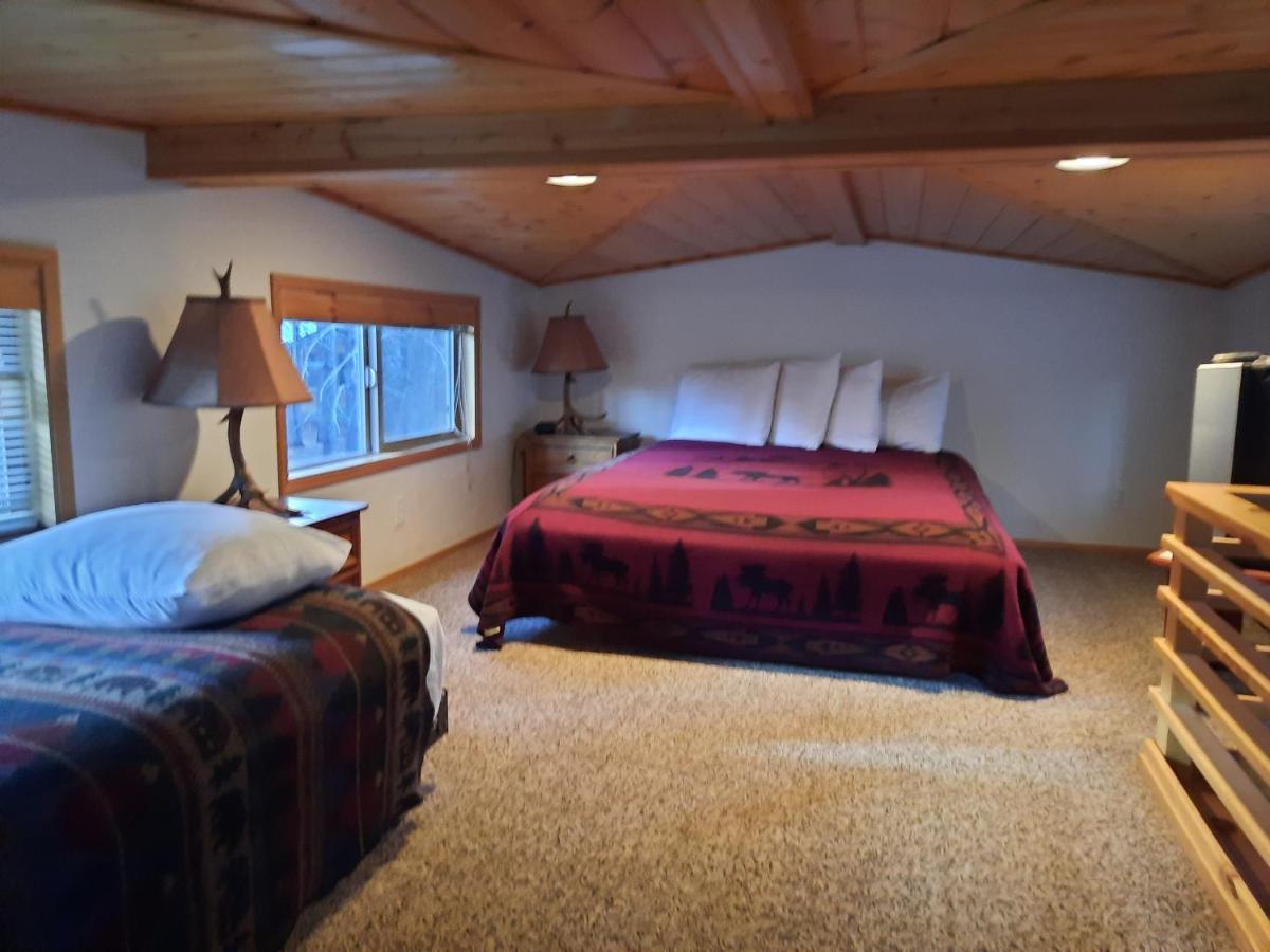 Willamette Pass Inn & Chalets Odell Lake ภายนอก รูปภาพ