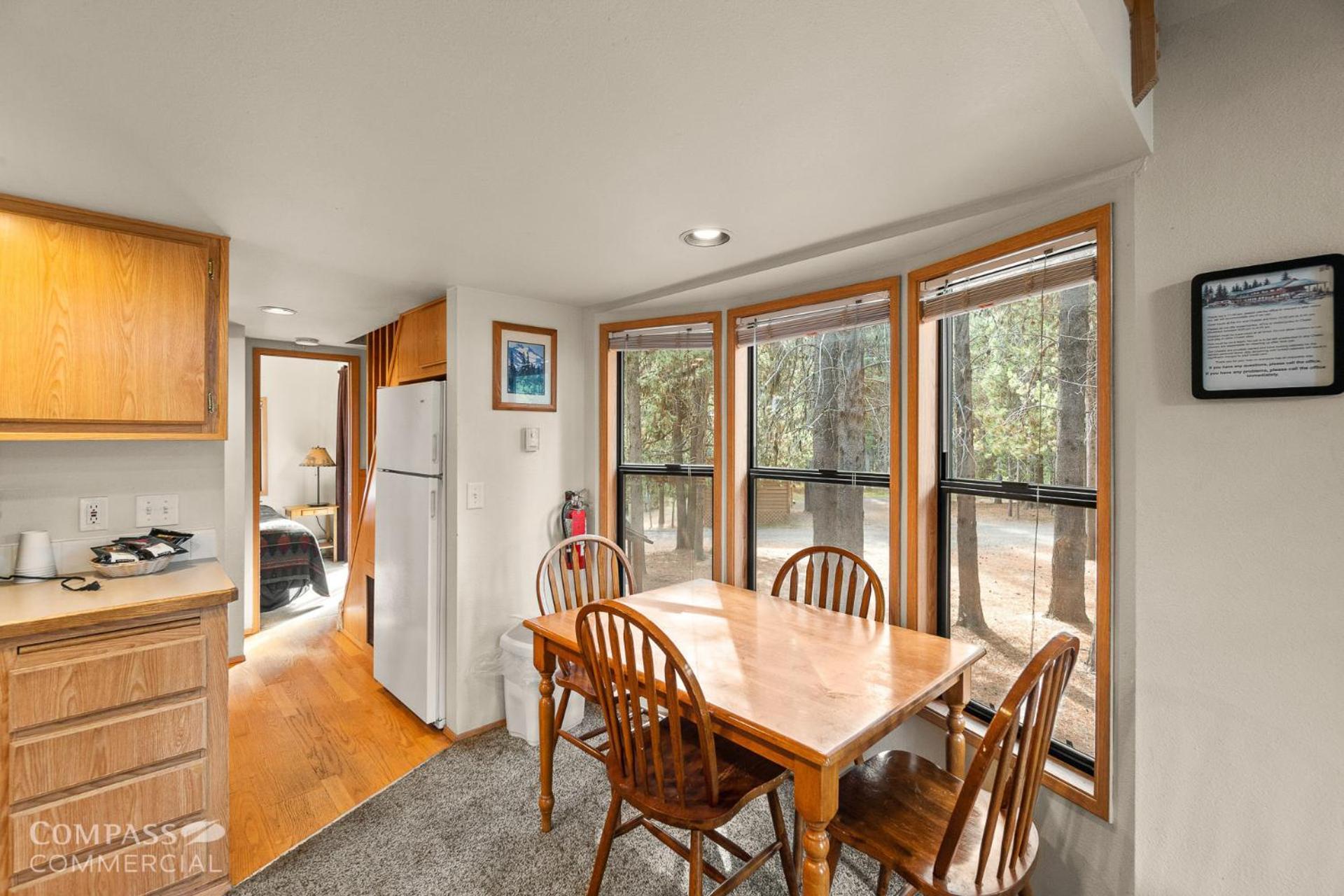 Willamette Pass Inn & Chalets Odell Lake ภายนอก รูปภาพ